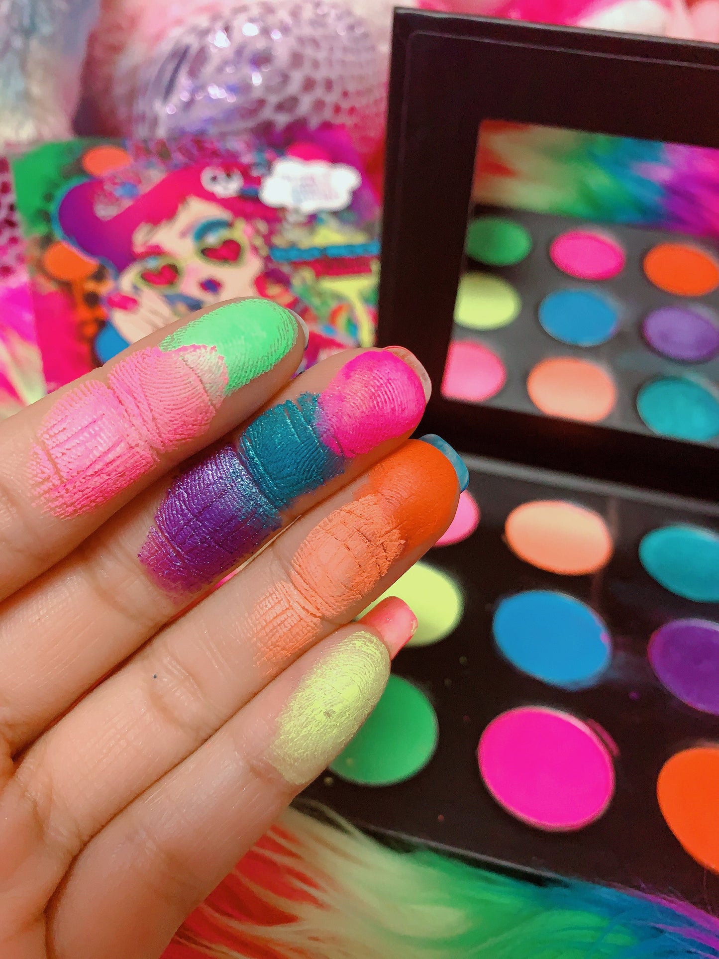 ISSA MOOD!! 9 PC MINI *BLACKLIGHT* NEON PALETTE